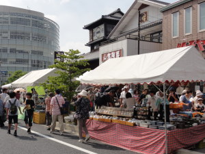 廉売市会場