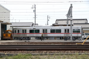 車庫内へ