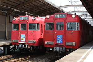 マーク付きの編成が離合