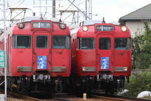 せともの祭マーク付きの編成が離合