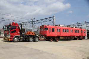 トレーラーに載ったモ6225