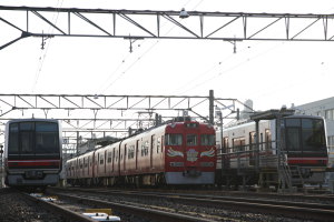 4000系と並んで留置