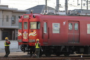 部品取り外しが進む