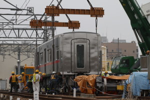 慎重に車体を乗せる