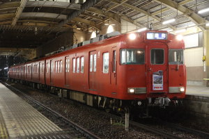 小幡駅に停車中の6035F