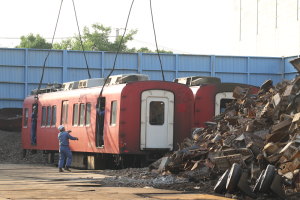 車体の荷降ろし作業完了