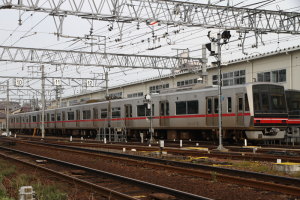 広告の貼られた4004F
