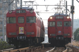 瀬戸線記念板と並ぶ