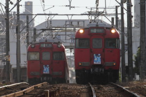 せともの祭系統板付きの編成が離合