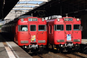 系統板付きの編成が離合