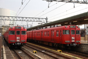2編成が尾張瀬戸駅で並ぶ