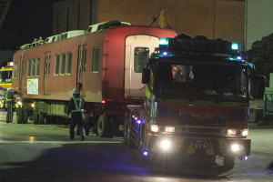 続いてモ6327も到着