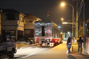 狭い路地を走行