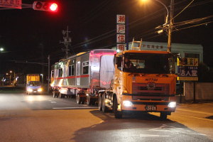 モ4167が交差点を右折