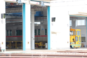 台車の取り外し作業が行われる
