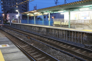 瀬戸市役所前駅上りホーム