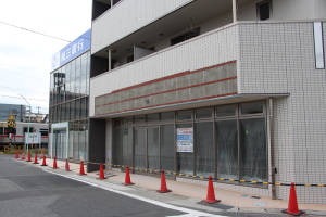 駅前のビル