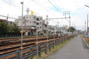 線路沿いに設置された柵