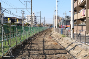 線路沿いに設置された柵