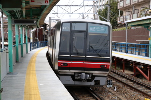 曲線緩和が行われた瀬戸市役所前駅