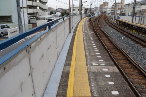水野駅のホームの様子