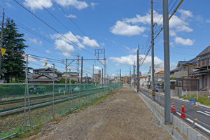 架線柱基礎建設中