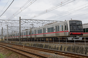 ヘッドマークが剥がされた4004F