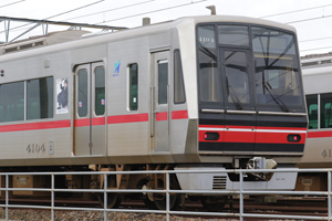 ヘッドマークが剥がされた4004F