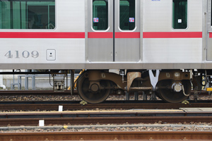交換されたボルスタアンカ車体側支持部