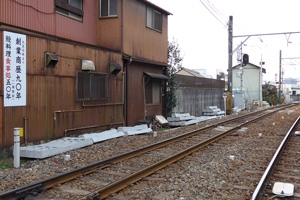 三郷駅前踏切西側