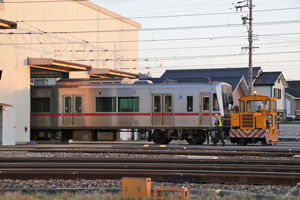 台車の取り外し作業が行われる