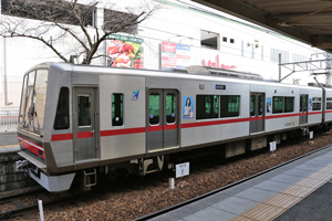 新ステッカーが貼られた4008F