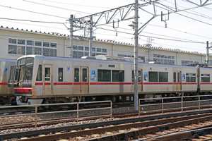 新たにステッカーが貼られた4018F