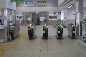 小幡駅改札口