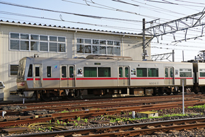 広告が貼られた4004F