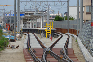 バラストを入れるだけになった喜多山駅仮ホーム部