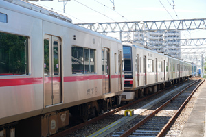 留置線には2本の列車が留置