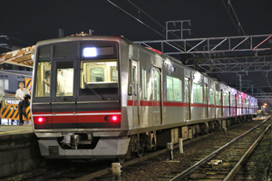 喜多山行き最終列車が到着