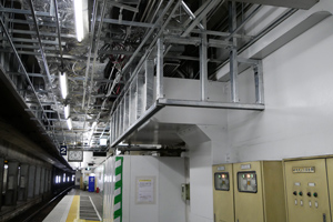 トイレ付近に設置された鉄骨