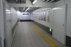 ホーム間通路