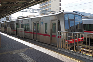 ステッカーが剥がされた4018F