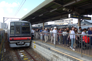 尾張瀬戸駅ホーム