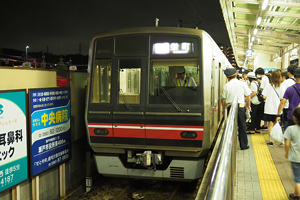 栄町行4002F