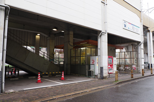尼ケ坂駅を外から