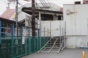 上りホーム仮設スロープ工事中