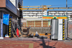 基礎工事の進む公衆トイレ