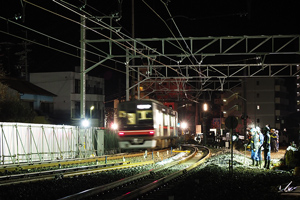 下り列車通過