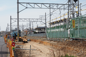 一部が掘り下げられた旧上り線跡地