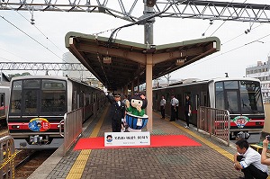 2編成が並ぶ