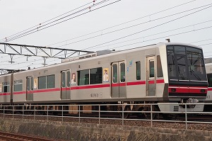 新ステッカーが掲出された4003F